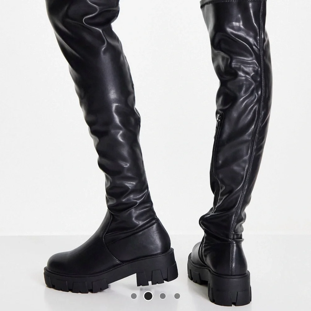 💕 Moving Sale! 💕
Glamorous over-the-knee faux leather boots in black - Picture 2 of 8